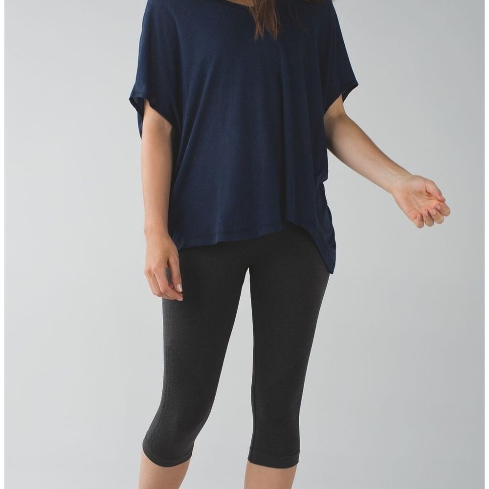 NWOT Lululemon - In The Flow Crop II Leggings - Heathered Black Size 4 Seamless